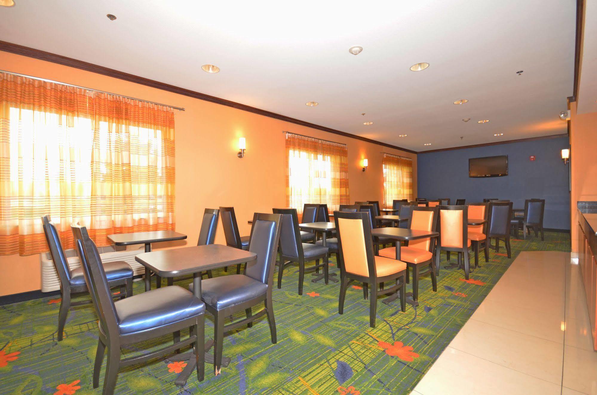 Fairfield Inn & Suites Jefferson City Exterior photo
